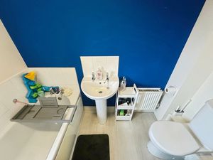 Family Bathroom - click for photo gallery